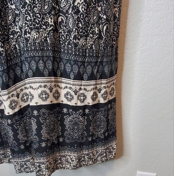 💚5/$25 Black & White Boho Print Maxi Slip Dress Size Small Flowy - Picture 2 of 10